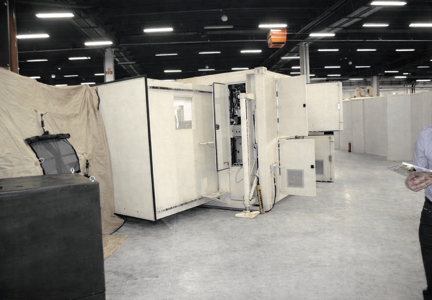 Kontener mobilny szpital polowy – widok z boku rozłożony