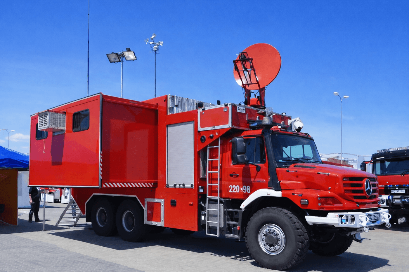 Ciężki pojazd dowodzenia i łączności – widok z przodu