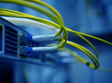 FTTH – światłowód do domu. Co warto wiedzieć o tej technologii?