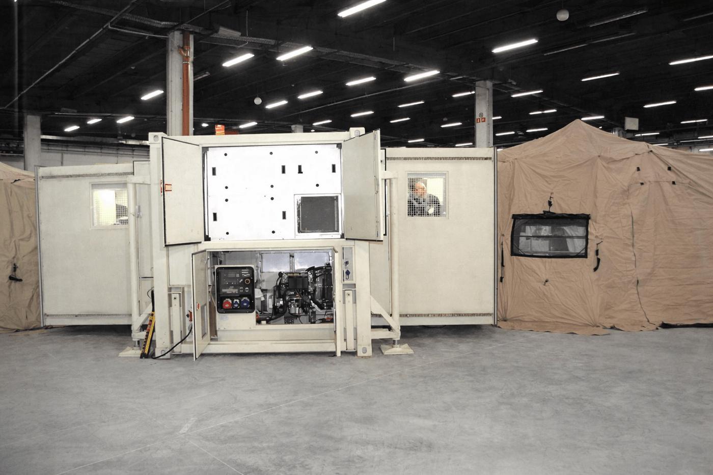 Kontener mobilny szpital polowy – widok z przodu