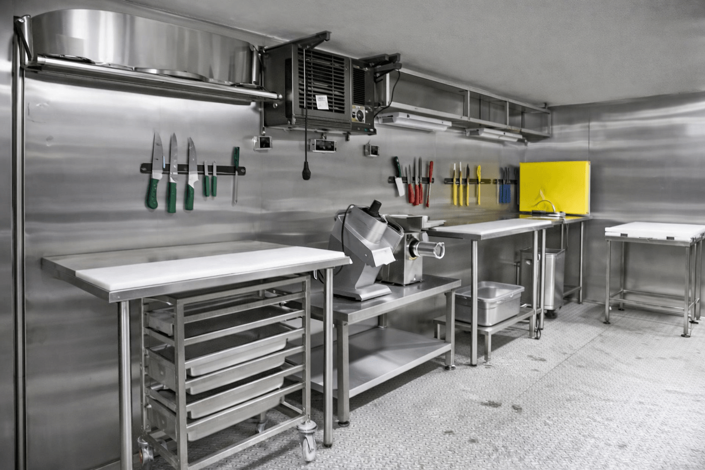 Kontener mobilny kuchnia polowa – widok kuchni strefa gotowania