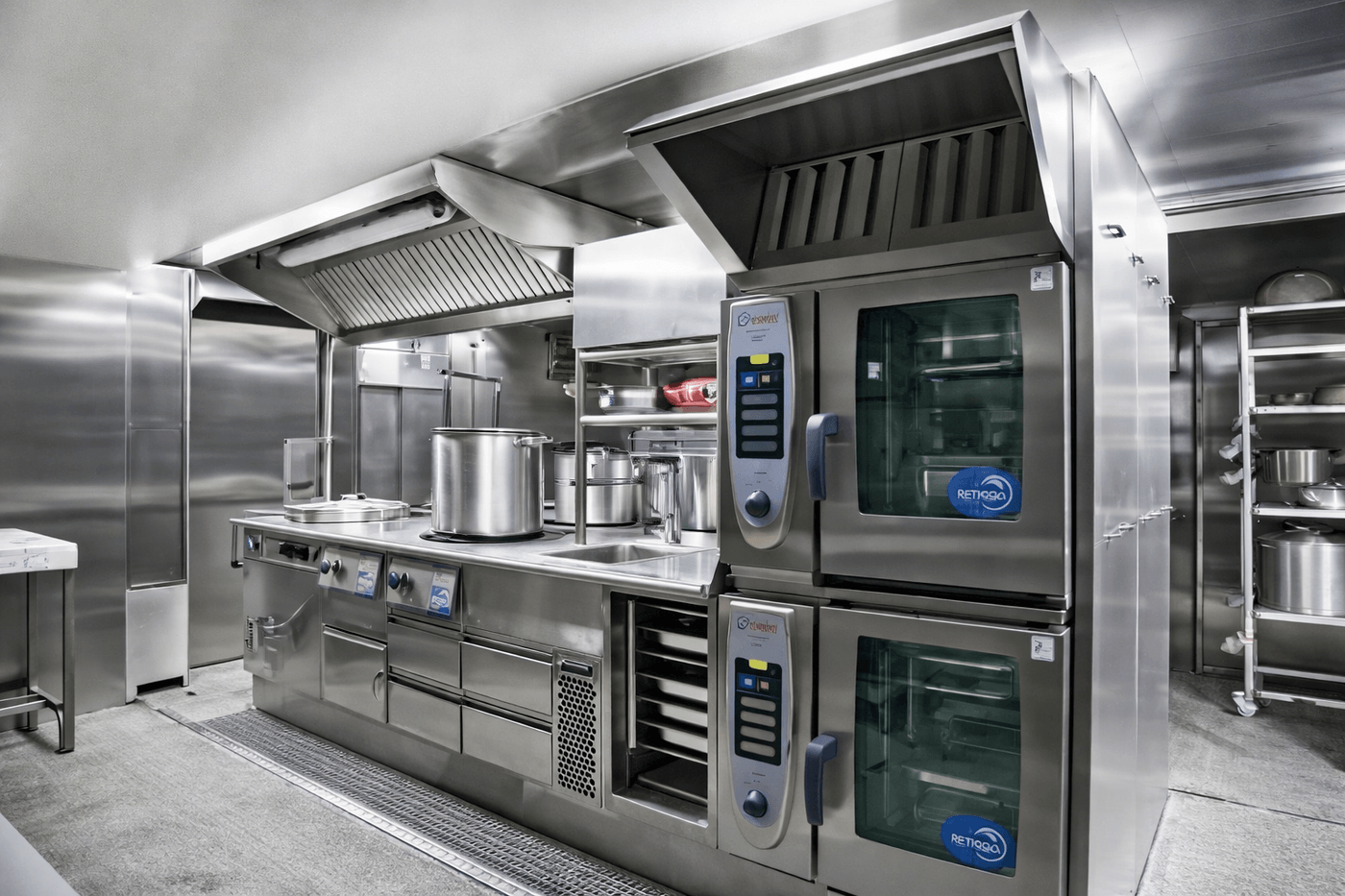 Kontener mobilny kuchnia polowa – widok kuchni